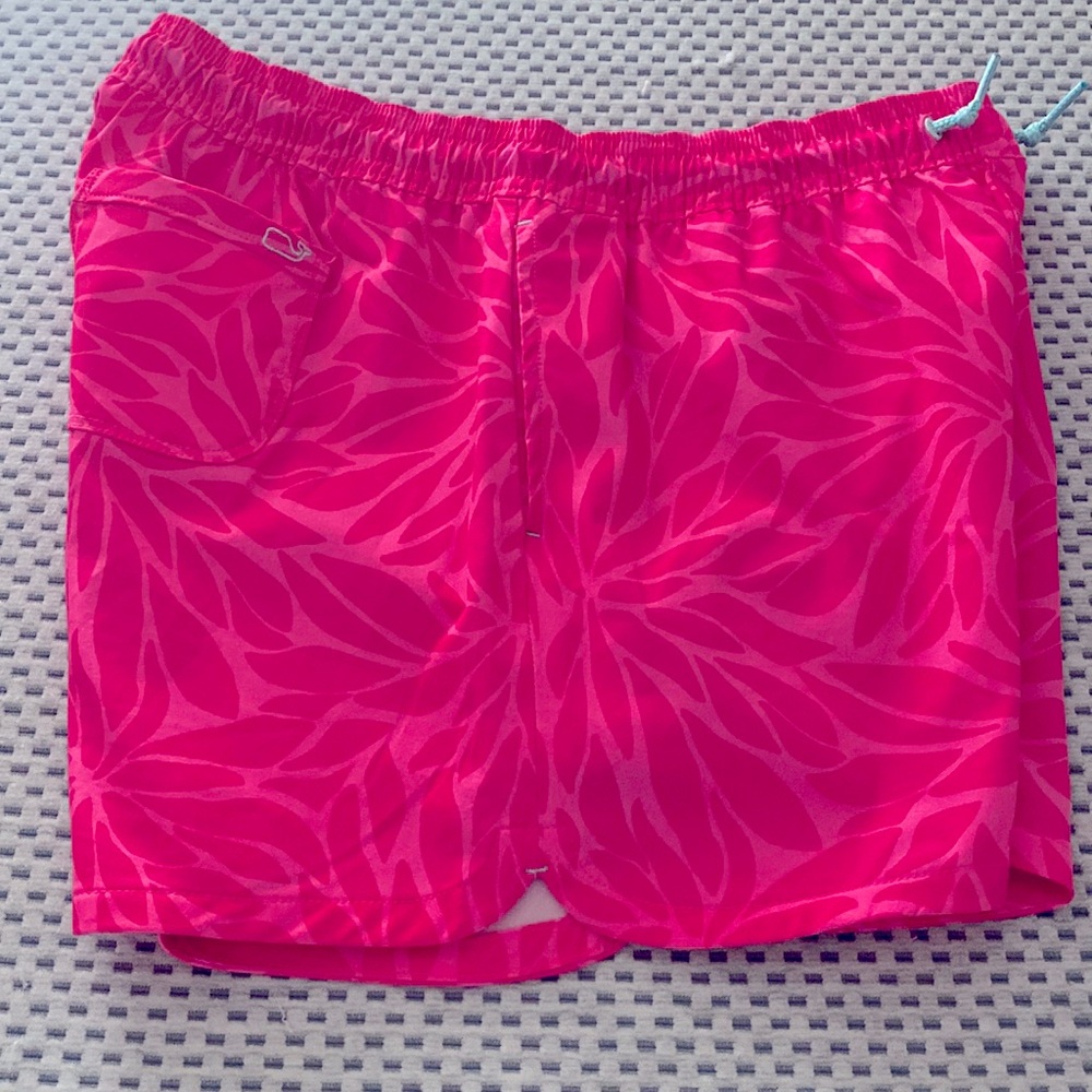 XL Vineyard Vines pink drawstring shorts. NWOT.